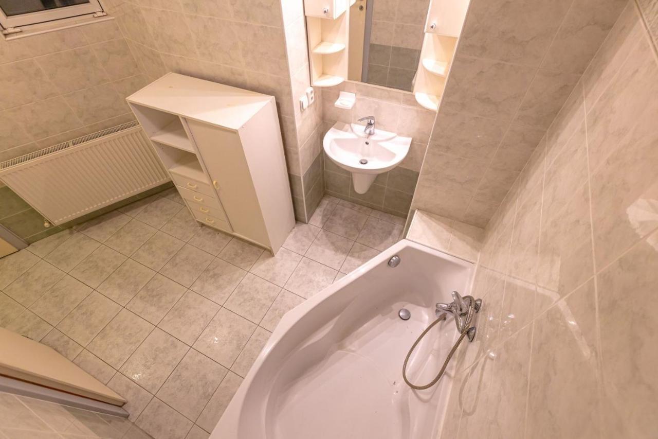 Iren Apartment Bratislava Esterno foto